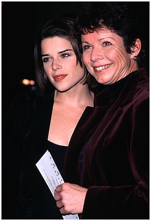 BabeStop - World's Largest Babe Site - neve_campbell131.jpg